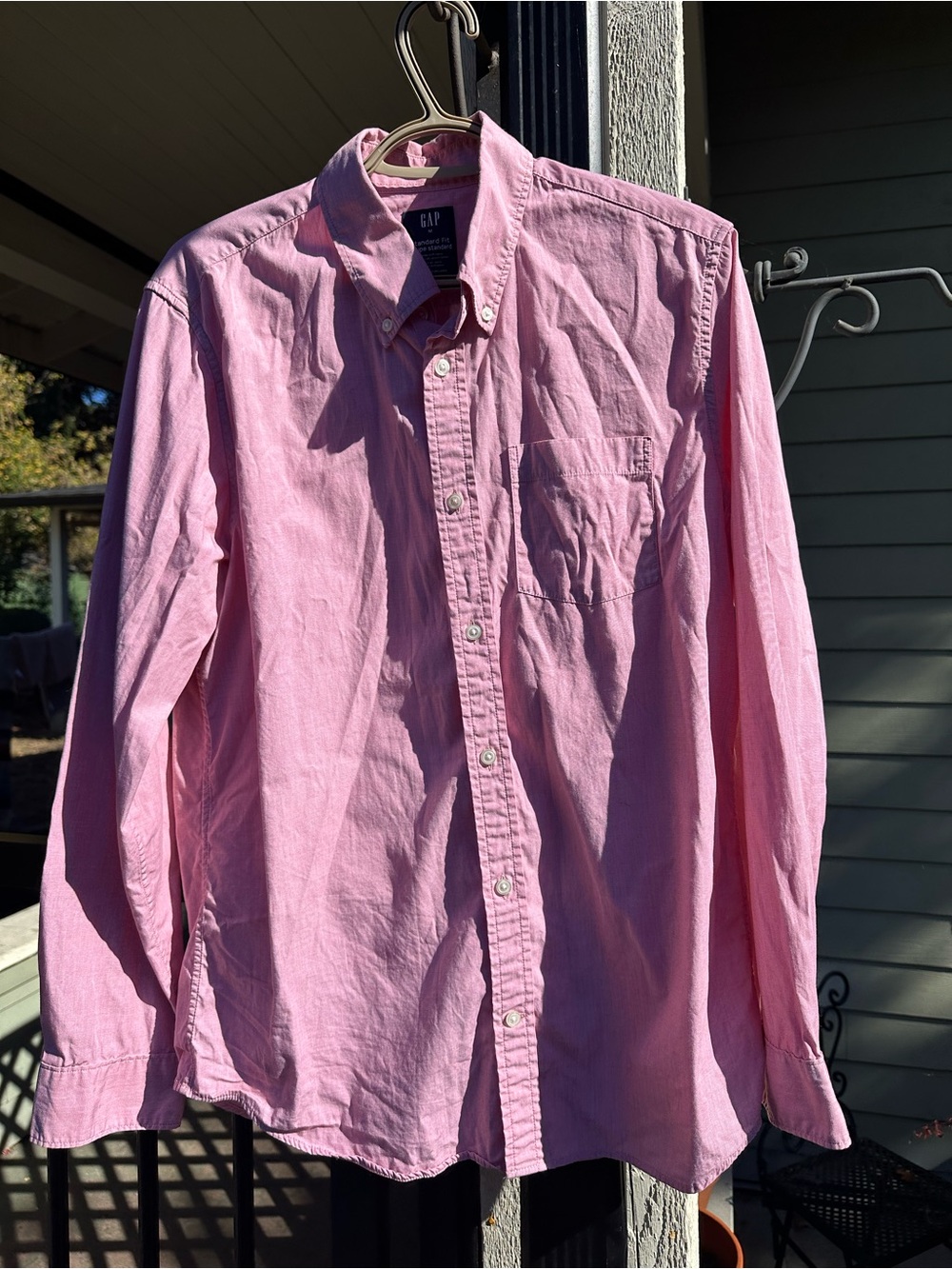GAP Men’s Light Pink Button-Down Oxford Shirt